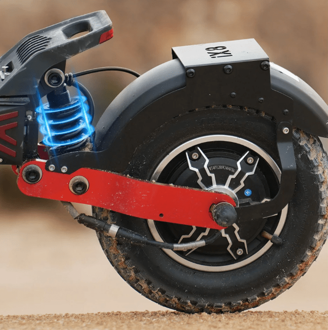 Närbild på bakhjulet på iScooter iX8 elsparkcykel med robust däck och skivbroms för säkrare körning.