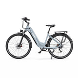 Elcykel OneSport OT05 Pro i silvergrå färg, visad från sidan med pakethållare och skärmar