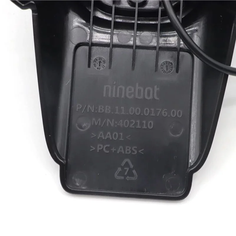 Produktinformation om Bakre hjulskydd med ljusenhet för belysning och bromssignal – Ninebot ZT3 Pro