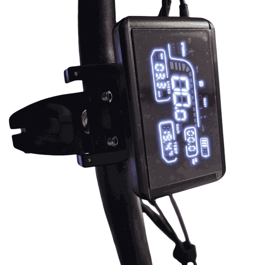 Närbild av EcoDrift elscooterns digitala LED-display med hastighetsmätare, batterinivå, temperatur och körläge – liknande lösningar som används på Xiaomi och Ninebot elscootrar.