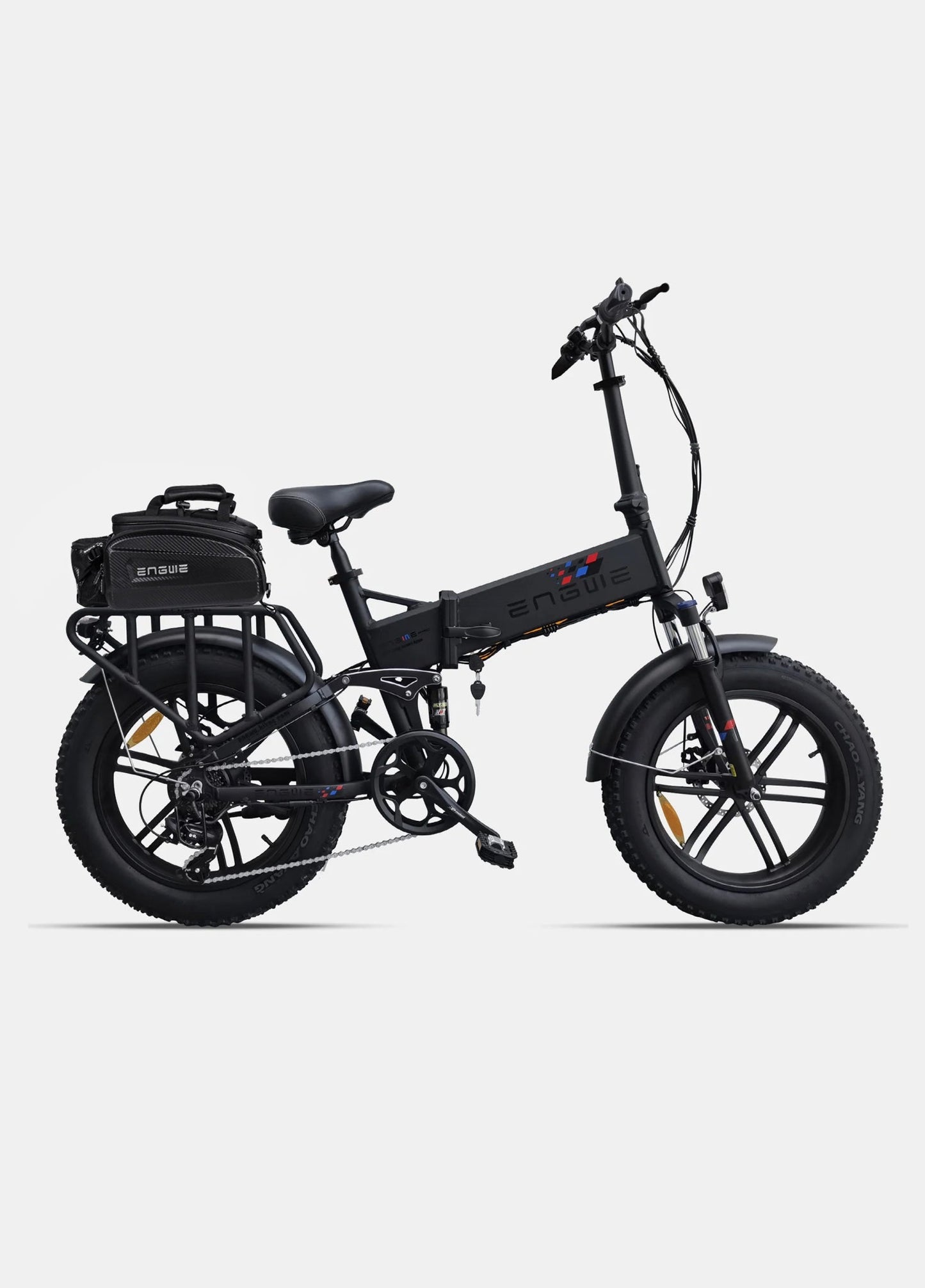 Svart Engwe Engine X hopfällbar elcykel – fatbike med breda däck, stark motor och praktisk packväska för stad och terräng