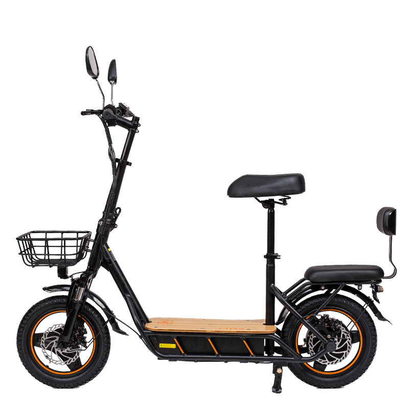KuKirin C1 Pro elscooter med passagerarsadel, sidobackspeglar och frontkorg – idealisk för stadstrafik och vardagsresor