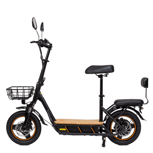 KuKirin C1 Pro elscooter med passagerarsadel, sidobackspeglar och frontkorg – idealisk för stadstrafik och vardagsresor