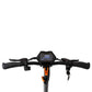  Närbild av styret med LED-display och kontrollpanel på KuKirin G2 Pro elscooter