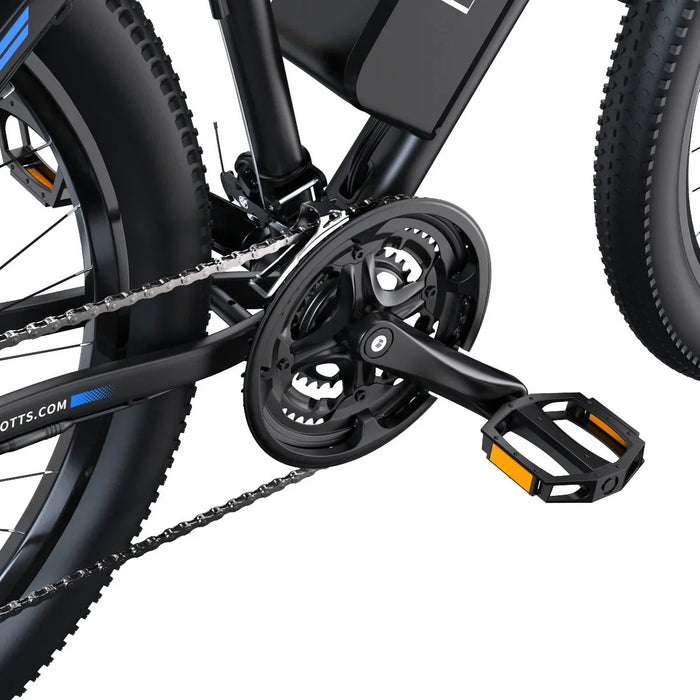 Närbild av trampor, vevparti och kedjedrift på Duotts C29 Pro elcykel – robust konstruktion för effektiv trampassistans
