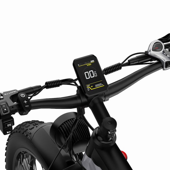LCD-display monterad på styret av Duotts F26 Pro, visar batteristatus och hastighet.