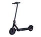 EcoDrift E9 Pro elscooter i svart med röda detaljer, visad snett framifrån med 8,5-tums punkteringsfria däck och kompakt design för stadskörning.