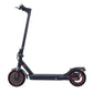 EcoDrift E9 Pro elscooter i svart färg, visad från sidan med röda detaljer, 8,5-tums punkteringsfria däck och stilren stadsvänlig design.