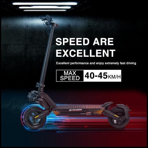 EcoDrift T8 – en svart kraftfull elscooter från EcoDrift med hopfällbar design visas i en futuristisk miljö. Texten anger maxhastighet 40–45 km/h och betonar hög prestanda och modern LCD-display.