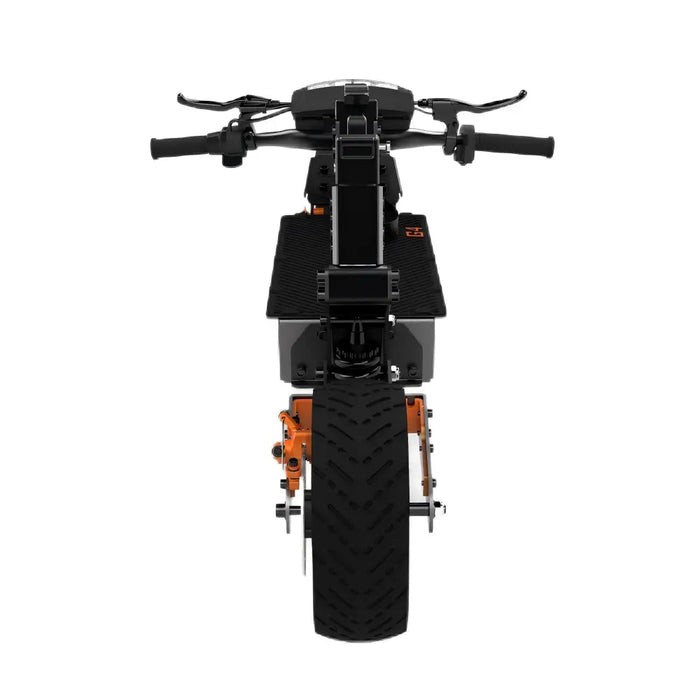 KuKirin G4 elektrisk sparkesykkel sett forfra med robust design, brede dekk og solid konstruksjon.