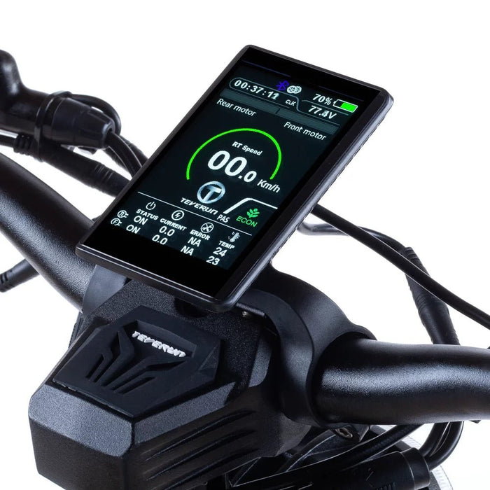 Närbild på Teverun Fighter Supreme elscooter med 3,5-tums TFT-display som visar hastighet, batterinivå och körläge